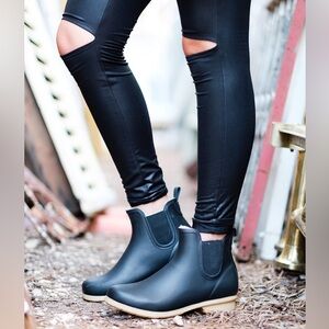 Women's Chooka Bainbridge Cozy Plush Lined Chelsea Ankle Boot